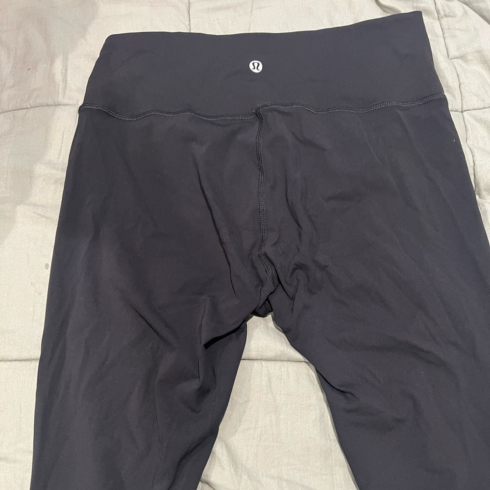 Lululemon’s wanderlust full legnth size 8 black leggings 28inch